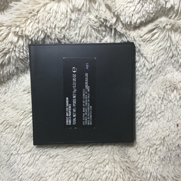Mac street art eyeshadow compact - Picture 2 of 3